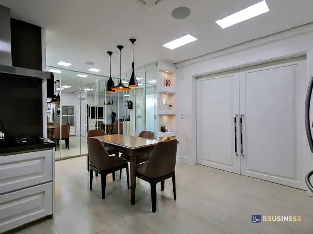 Casa com 540m² 4 quartos e 4 banheiros, à venda, no bairro Tristeza em Porto Alegre