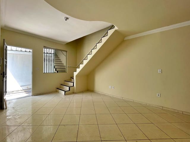 Foto do Casa - Casa geminada com entrada coletiva para locação com 2 quartos e uma vaga, Céu Azul, Belo Horizonte, MG | Deltalar Imóveis