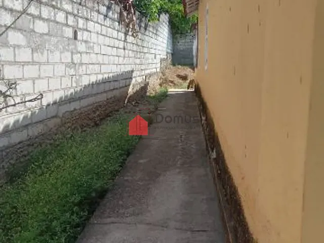 Casa com 561m² 3 quartos e 1 banheiro, à venda, no bairro Jardim Rosely em Pindamonhangaba