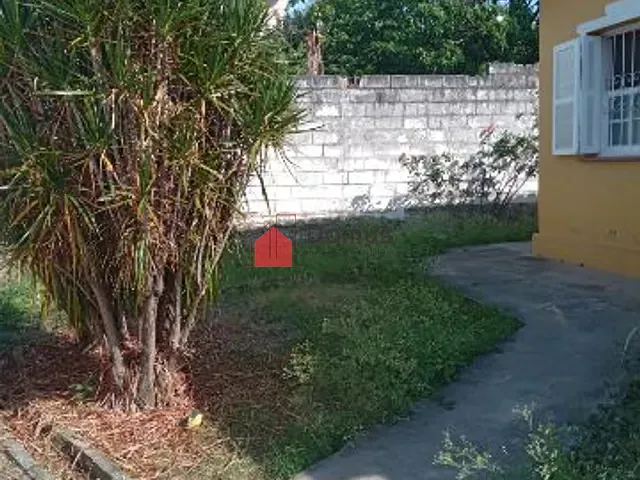 Casa com 561m² 3 quartos e 1 banheiro, à venda, no bairro Jardim Rosely em Pindamonhangaba