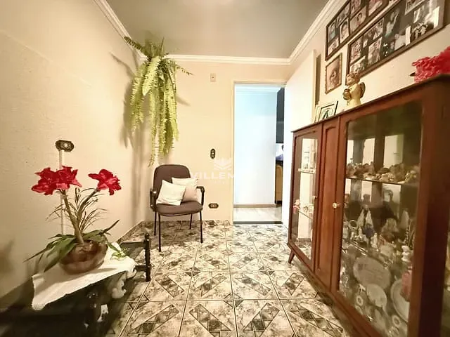 Casa com 300m² 3 quartos e 3 banheiros, à venda, no bairro Conjunto Habitacional Karina em Maringá