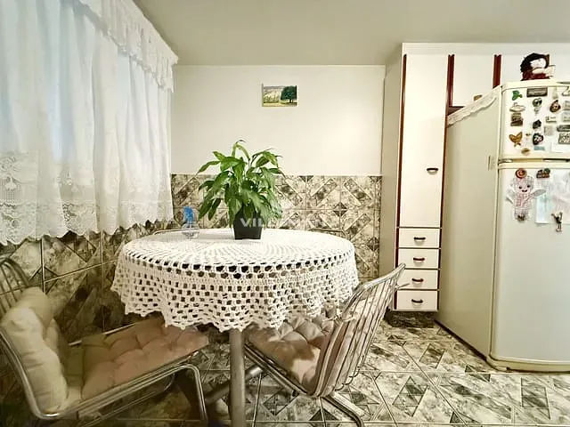 Casa com 300m² 3 quartos e 3 banheiros, à venda, no bairro Conjunto Habitacional Karina em Maringá