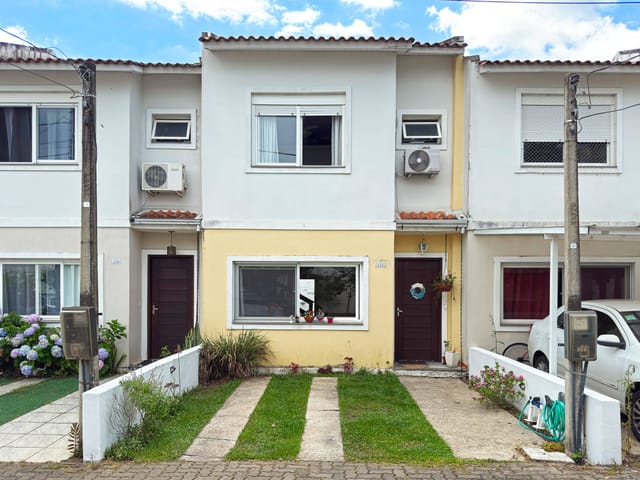 Casa com 203m² 3 quartos e 2 banheiros, à venda, no bairro Hípica em Porto Alegre
