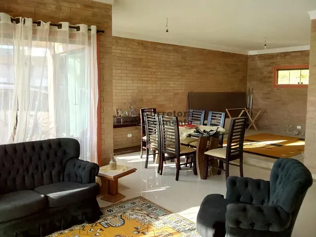 Casa com 1500m² 3 quartos e 3 banheiros, à venda, no bairro Condomínio Parque Vale dos Lagos em Jacareí