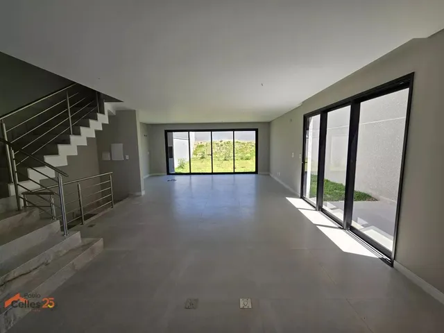 Casa 4 quartos e 4 banheiros, à venda, no bairro Vista Alegre em Curitiba