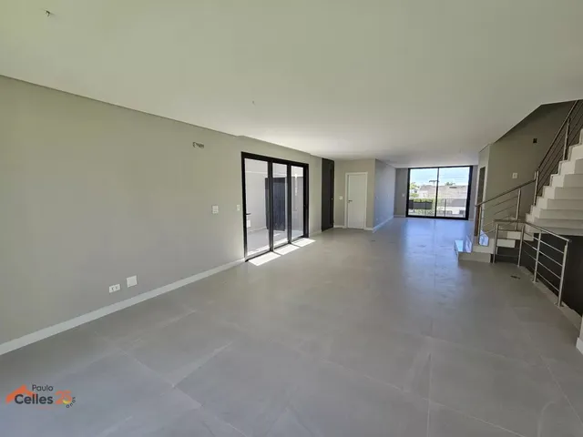 Casa 4 quartos e 4 banheiros, à venda, no bairro Vista Alegre em Curitiba