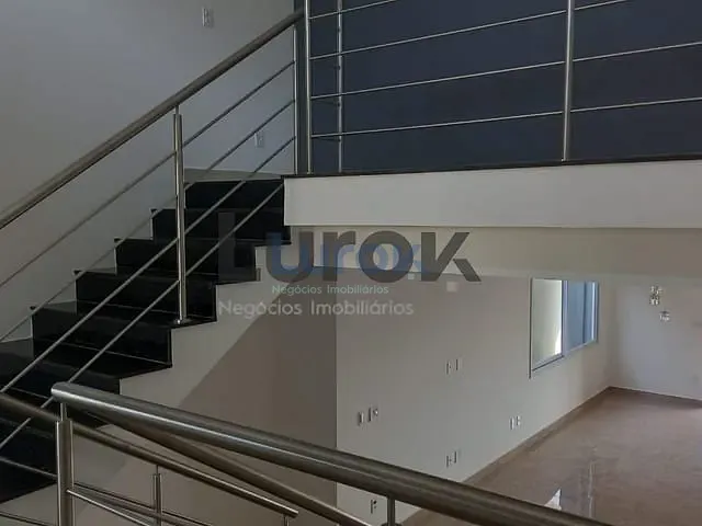 Casa com 301m² 3 quartos e 5 banheiros, à venda, no bairro Village Santa Clara em Valinhos