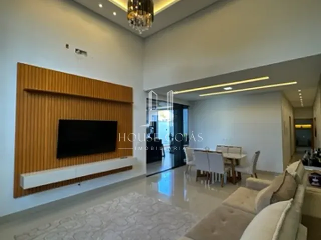 Casa com 250m² 3 quartos e 3 banheiros, à venda, no bairro Santo Hilário em Goiânia