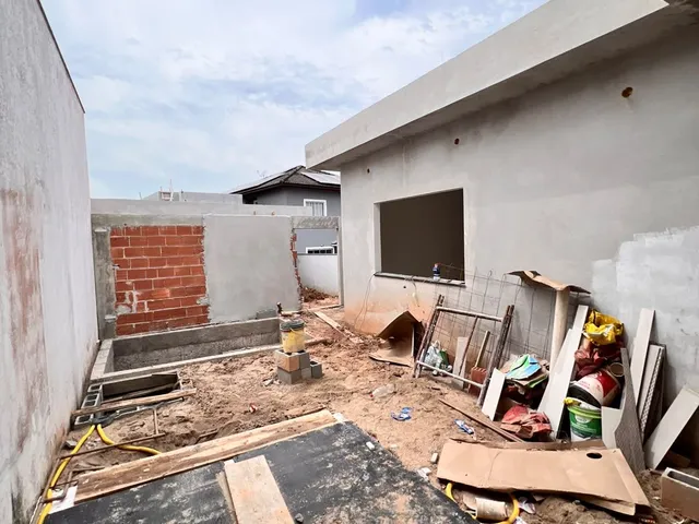 Casa com 300m² 3 quartos e 5 banheiros, à venda, no bairro Vale dos Cristais em Macaé