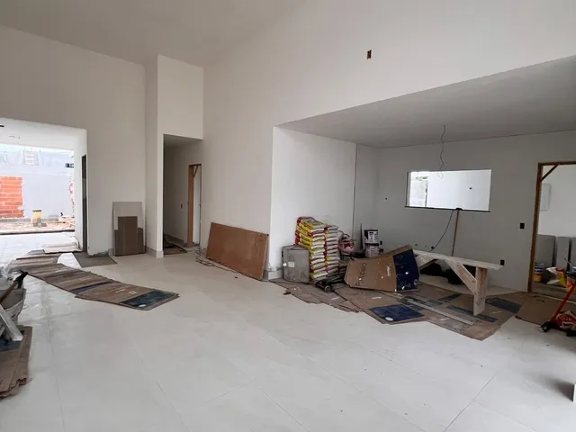 Casa com 300m² 3 quartos e 5 banheiros, à venda, no bairro Vale dos Cristais em Macaé
