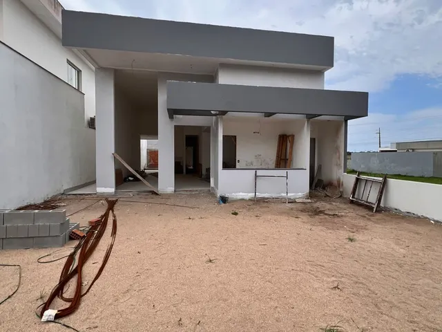 Casa com 300m² 3 quartos e 5 banheiros, à venda, no bairro Vale dos Cristais em Macaé