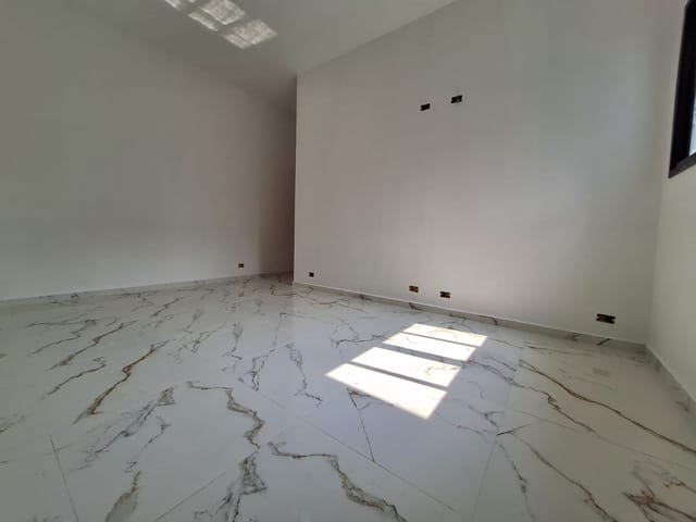 Casa com 176m² 3 quartos e 2 banheiros, à venda, no bairro Loteamento Residencial e Comercial Flamboyant em Pindamonhangaba