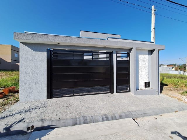 Casa com 176m² 3 quartos e 2 banheiros, à venda, no bairro Loteamento Residencial e Comercial Flamboyant em Pindamonhangaba
