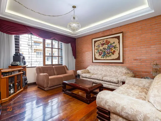 Casa 3 quartos e 4 banheiros, à venda, no bairro Seminário em Curitiba