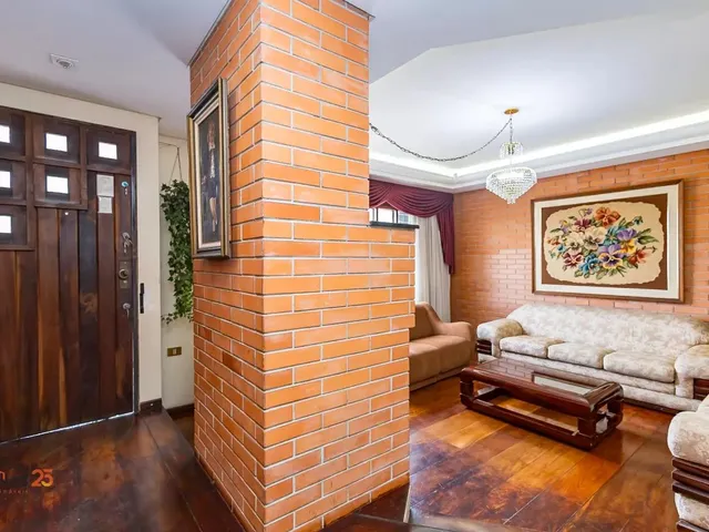 Casa 3 quartos e 4 banheiros, à venda, no bairro Seminário em Curitiba