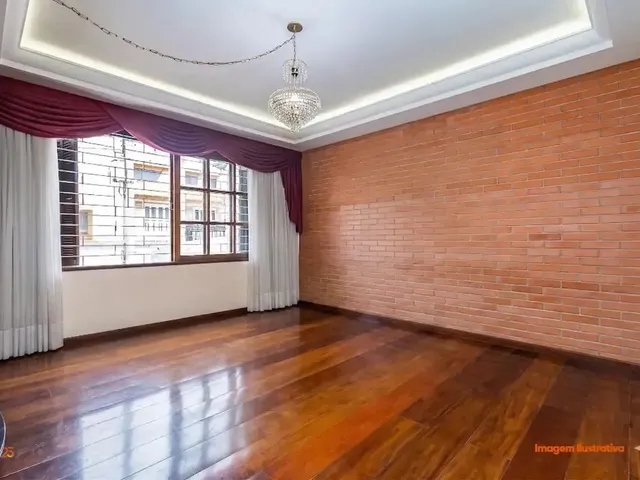 Casa 3 quartos e 4 banheiros, à venda, no bairro Seminário em Curitiba