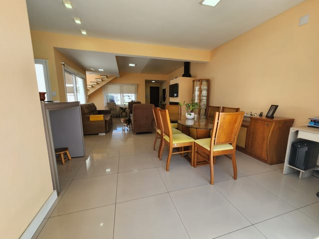 Casa com 222m² 3 quartos e 3 banheiros, à venda, no bairro Laranjal em Pelotas