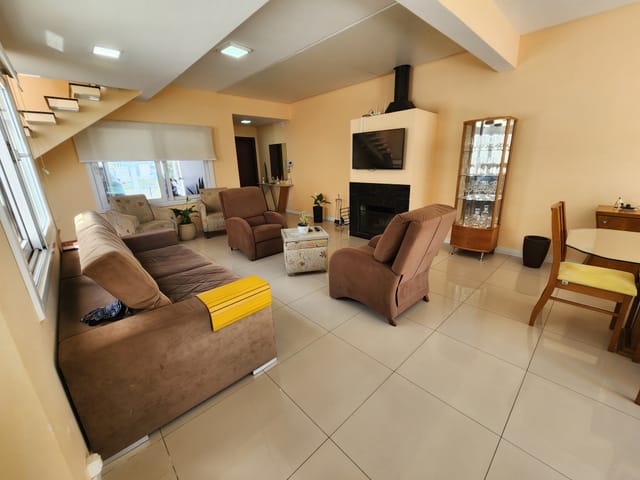 Casa com 222m² 3 quartos e 3 banheiros, à venda, no bairro Laranjal em Pelotas