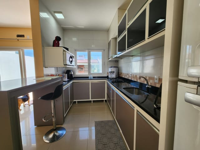 Casa com 222m² 3 quartos e 3 banheiros, à venda, no bairro Laranjal em Pelotas