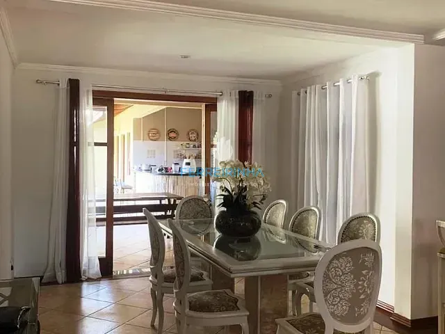Casa com 360m² 3 quartos e 4 banheiros, para alugar, no bairro Urbanova em São José dos Campos