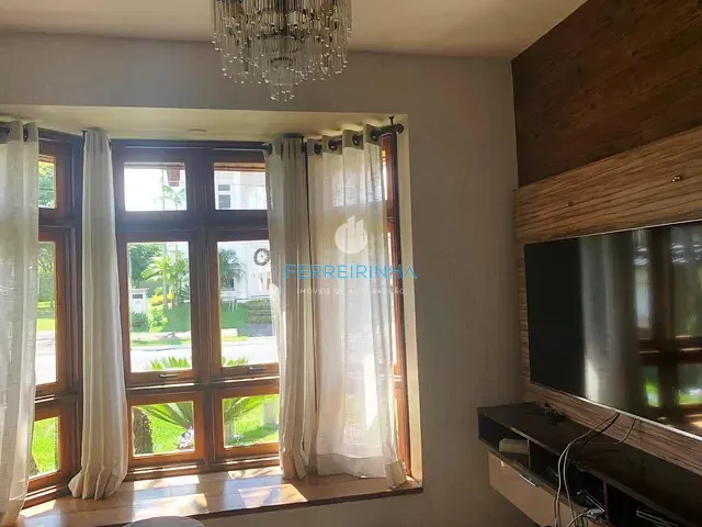 Casa com 360m² 3 quartos e 4 banheiros, para alugar, no bairro Urbanova em São José dos Campos
