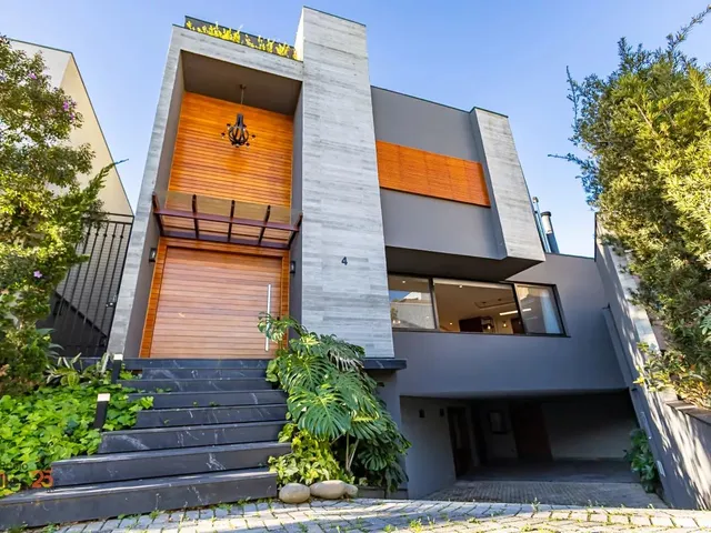 Casa 5 quartos e 8 banheiros, à venda, no bairro Campo Comprido em Curitiba