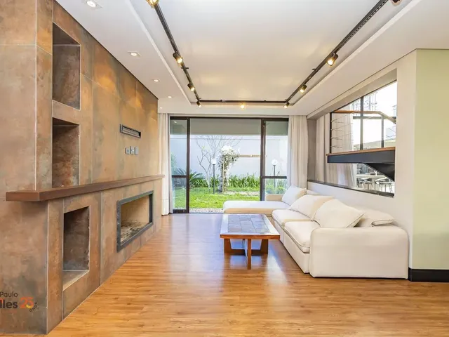 Casa 5 quartos e 8 banheiros, à venda, no bairro Campo Comprido em Curitiba