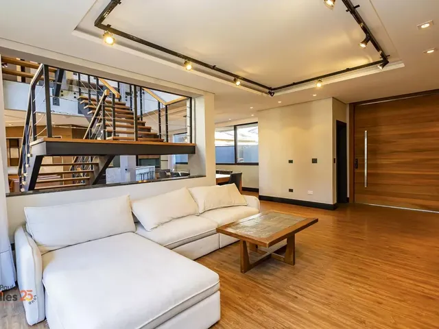 Casa 5 quartos e 8 banheiros, à venda, no bairro Campo Comprido em Curitiba