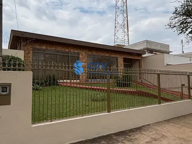 Casa com 600m² 4 quartos e 4 banheiros, à venda ou para alugar, no bairro Jardim Tatiani em Londrina