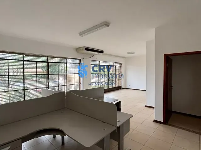Casa com 600m² 4 quartos e 4 banheiros, à venda ou para alugar, no bairro Jardim Tatiani em Londrina