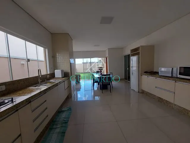 Casa com 300m² 2 quartos e 3 banheiros, à venda, no bairro Esperança em Londrina