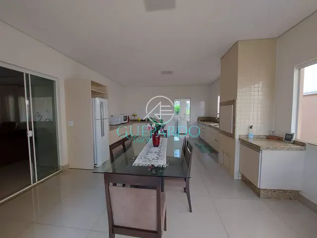 Casa com 300m² 2 quartos e 3 banheiros, à venda, no bairro Esperança em Londrina
