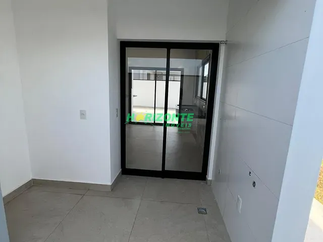 Casa com 200m² 3 quartos e 4 banheiros, à venda, no bairro Bairro do Grama em Caçapava