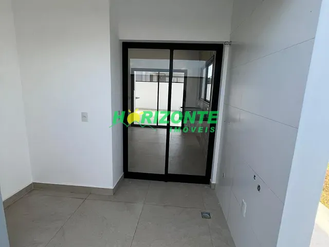 Casa com 200m² 3 quartos e 4 banheiros, à venda, no bairro Bairro do Grama em Caçapava