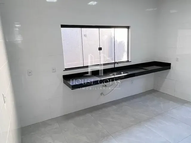 Casa com 180m² 3 quartos e 2 banheiros, à venda, no bairro Jardim Florença em Aparecida de Goiânia