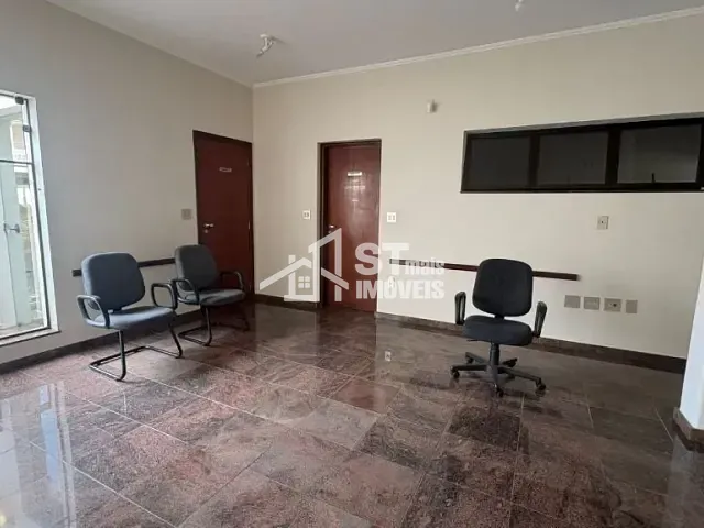 Casa com 330m², para alugar, no bairro Centro em Andradas