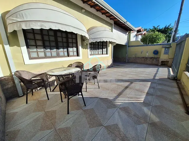 Casa com 250m² 3 quartos e 2 banheiros, à venda, no bairro Parque das Flores em Taubaté