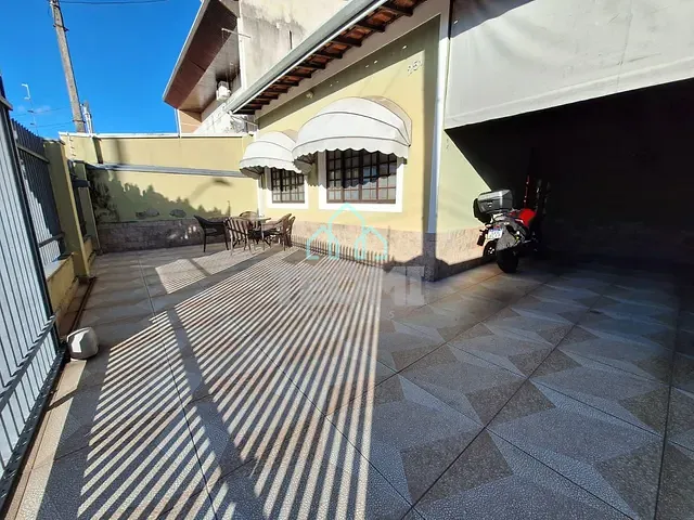Casa com 250m² 3 quartos e 2 banheiros, à venda, no bairro Parque das Flores em Taubaté