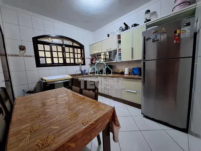 Casa com 250m² 3 quartos e 2 banheiros, à venda, no bairro Parque das Flores em Taubaté