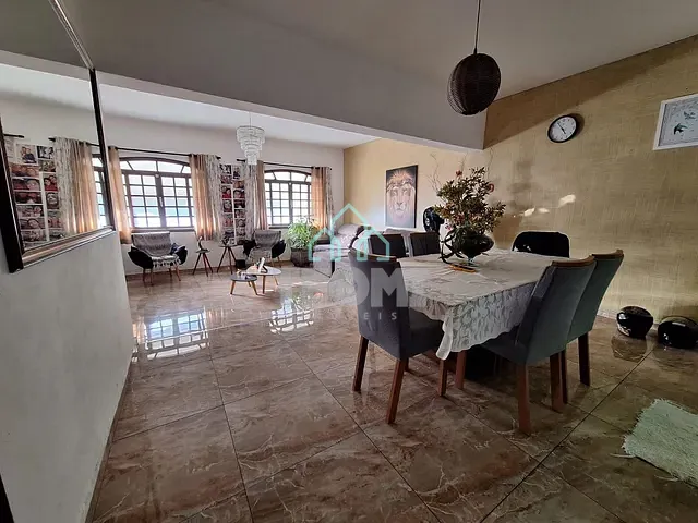 Casa com 250m² 3 quartos e 2 banheiros, à venda, no bairro Parque das Flores em Taubaté