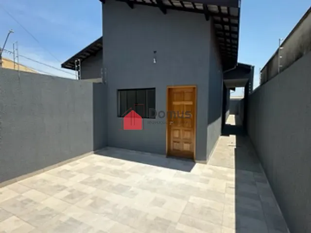 Casa com 140m² 2 quartos e 2 banheiros, à venda, no bairro Piracangaguá em Taubaté