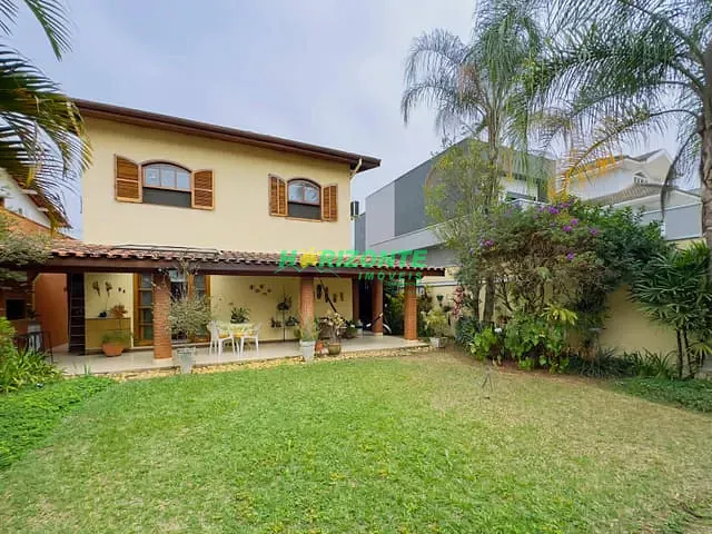 Casa com 633m² 5 quartos e 3 banheiros, à venda, no bairro Jardim das Colinas em São José dos Campos