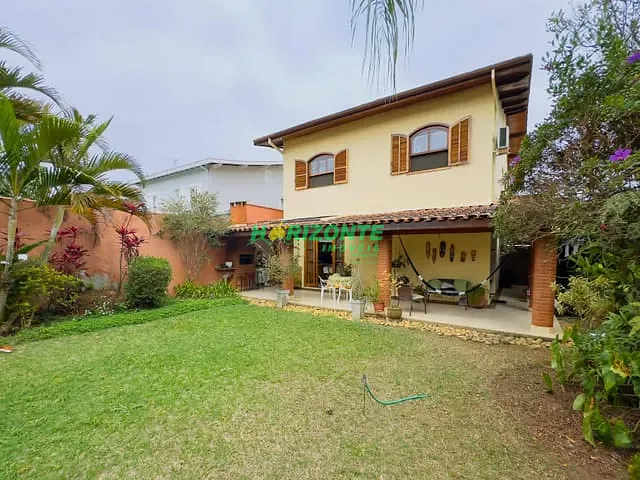 Casa com 633m² 5 quartos e 3 banheiros, à venda, no bairro Jardim das Colinas em São José dos Campos
