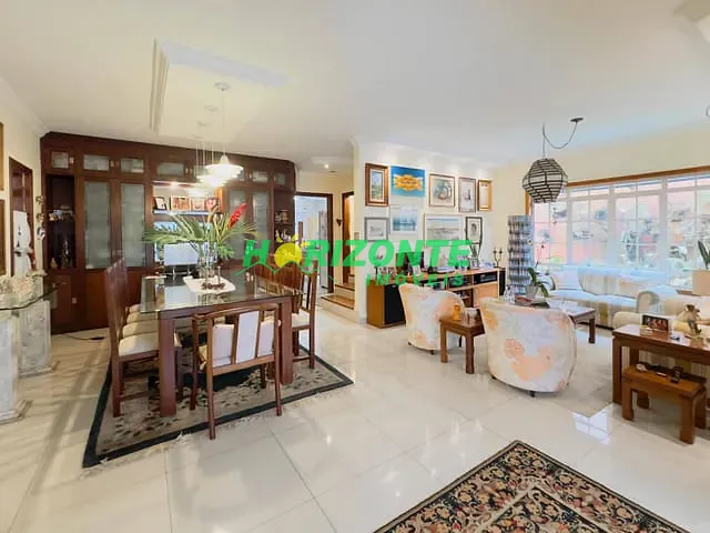 Casa com 633m² 5 quartos e 3 banheiros, à venda, no bairro Jardim das Colinas em São José dos Campos