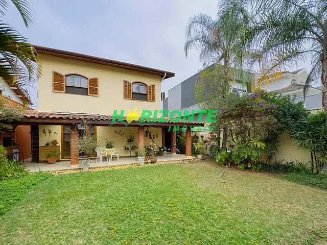 Casa com 633m² 5 quartos e 3 banheiros, à venda, no bairro Jardim das Colinas em São José dos Campos