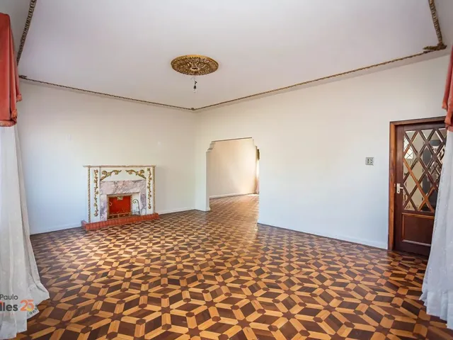 Casa com 505m² 4 quartos e 3 banheiros, à venda, no bairro Água Verde em Curitiba
