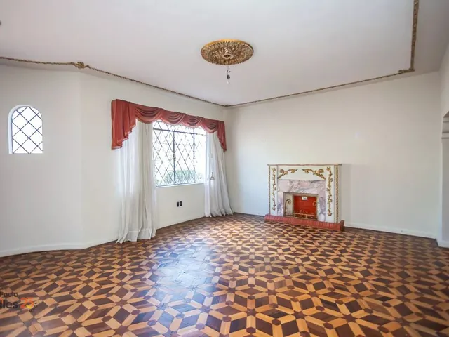 Casa com 505m² 4 quartos e 3 banheiros, à venda, no bairro Água Verde em Curitiba
