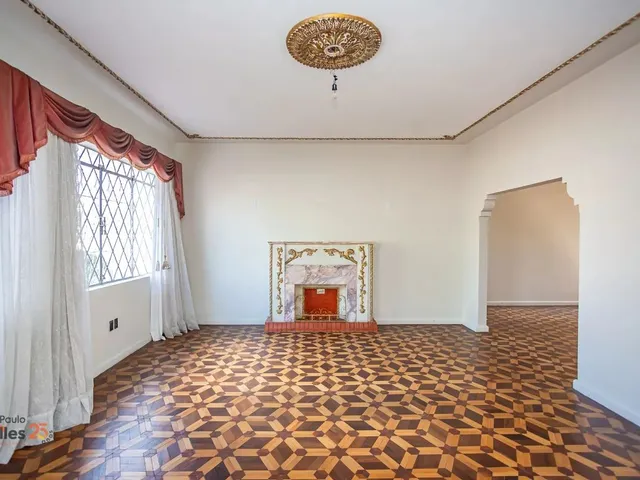 Casa com 505m² 4 quartos e 3 banheiros, à venda, no bairro Água Verde em Curitiba