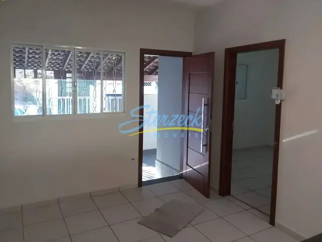 Casa 3 quartos e 2 banheiros, para alugar, no bairro Capela em Vinhedo