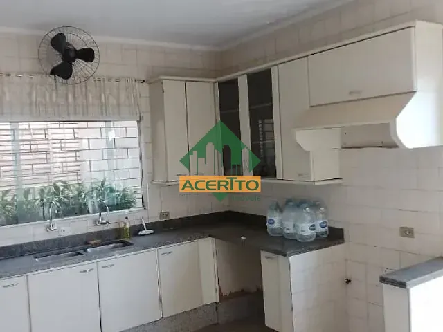 Casa com 520m² 5 quartos e 3 banheiros, à venda, no bairro Vila Mendonça em Araçatuba